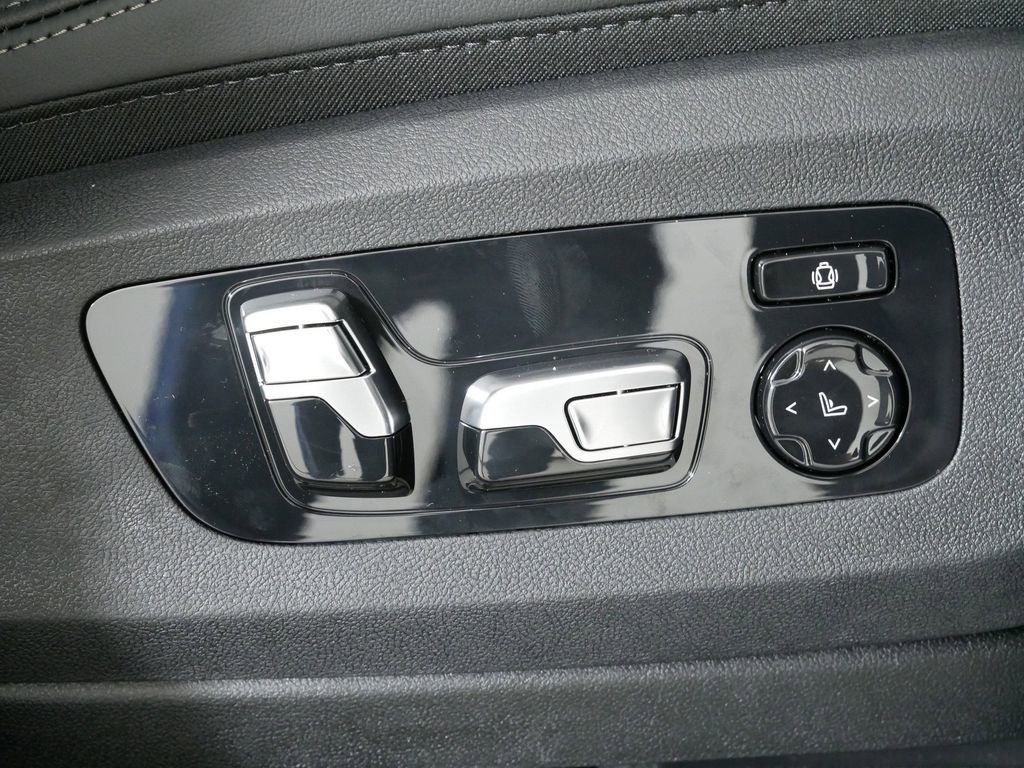 Thumbnail: 2026 BMW X7 - 24