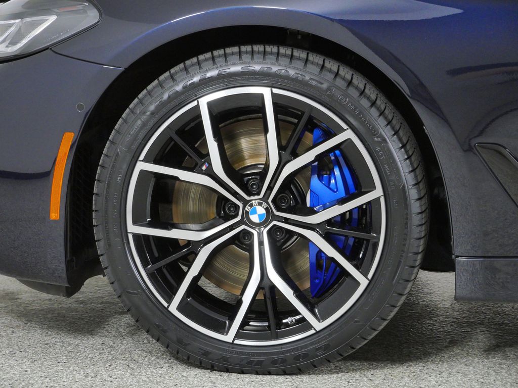 Thumbnail: 2023 BMW 5 Series - 20