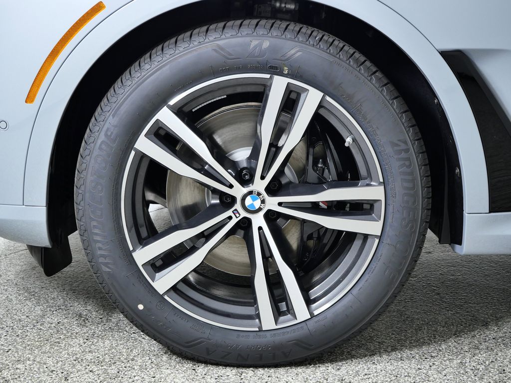 Thumbnail: 2026 BMW X7 - 17