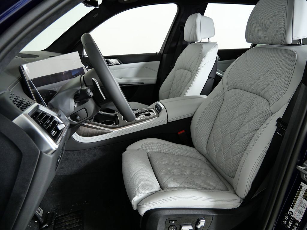 Thumbnail: 2026 BMW X7 - 40