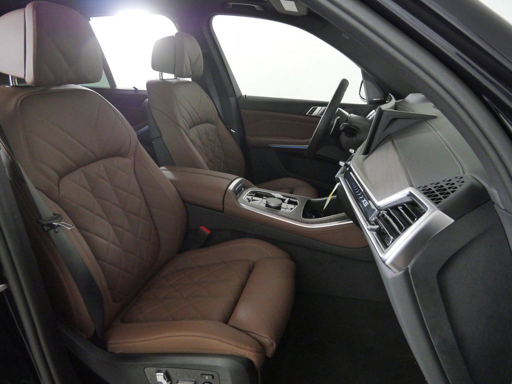 Thumbnail: 2026 BMW X5 - 21