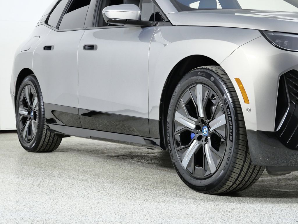 Thumbnail: 2023 BMW iX - 8