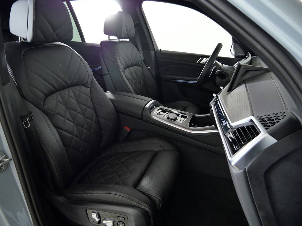 Thumbnail: 2026 BMW X5 - 21