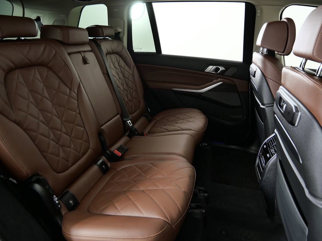 Thumbnail: 2026 BMW X7 - 29