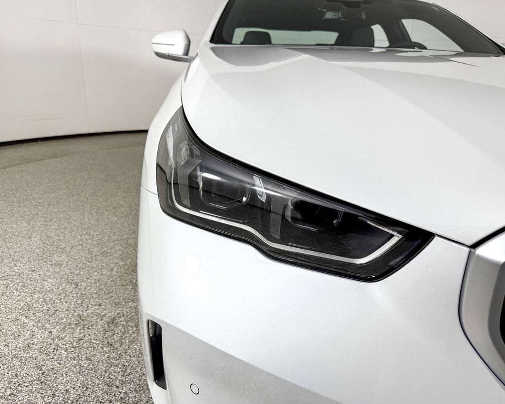 Thumbnail: 2025 BMW 5 Series - 9