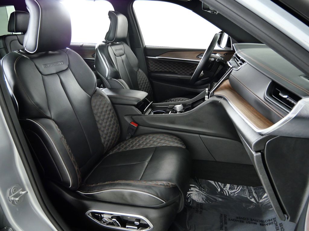 Thumbnail: 2023 Jeep Grand Cherokee L - 22