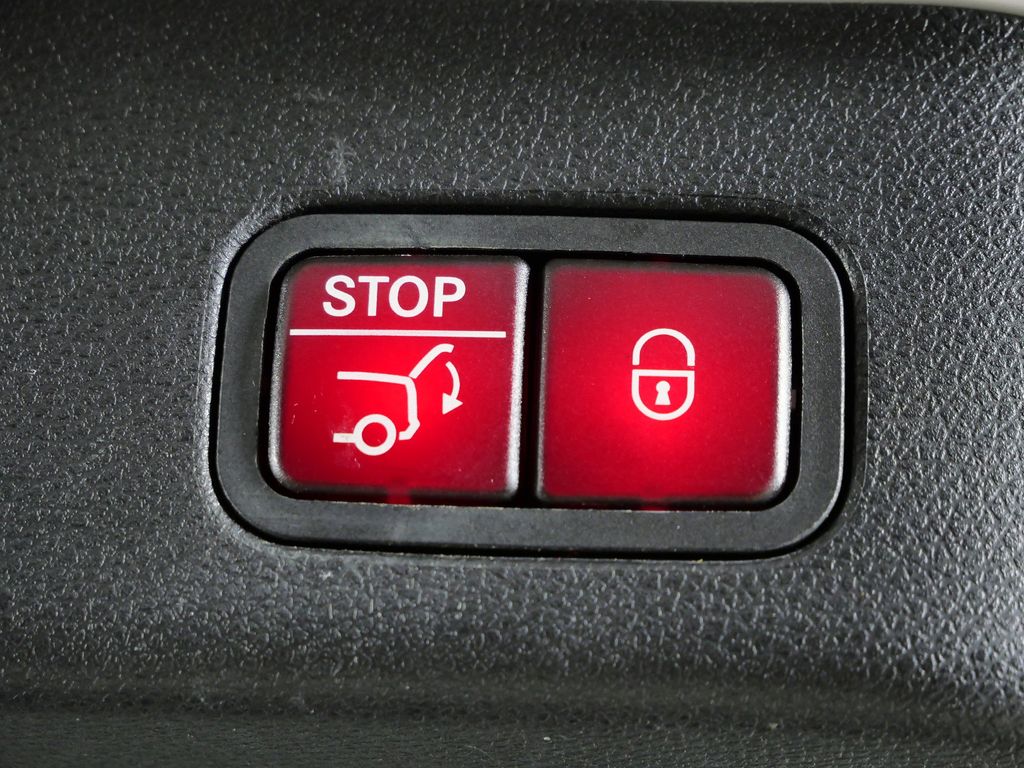 Thumbnail: 2017 Mercedes-Benz GLE - 29