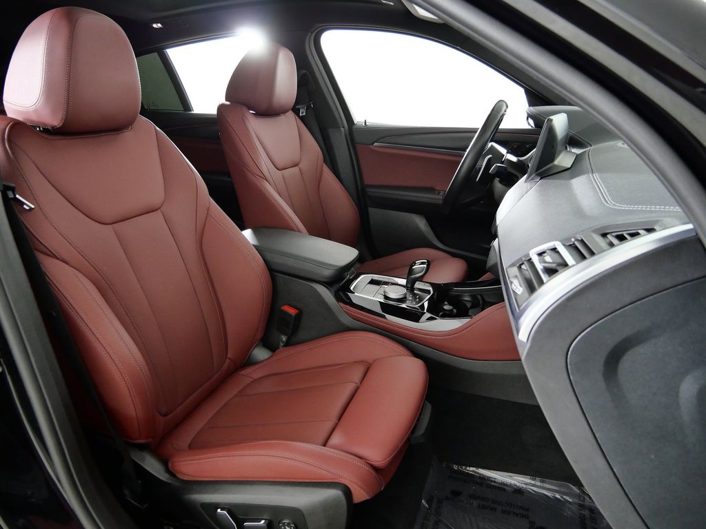 Thumbnail: 2025 BMW X4 - 26