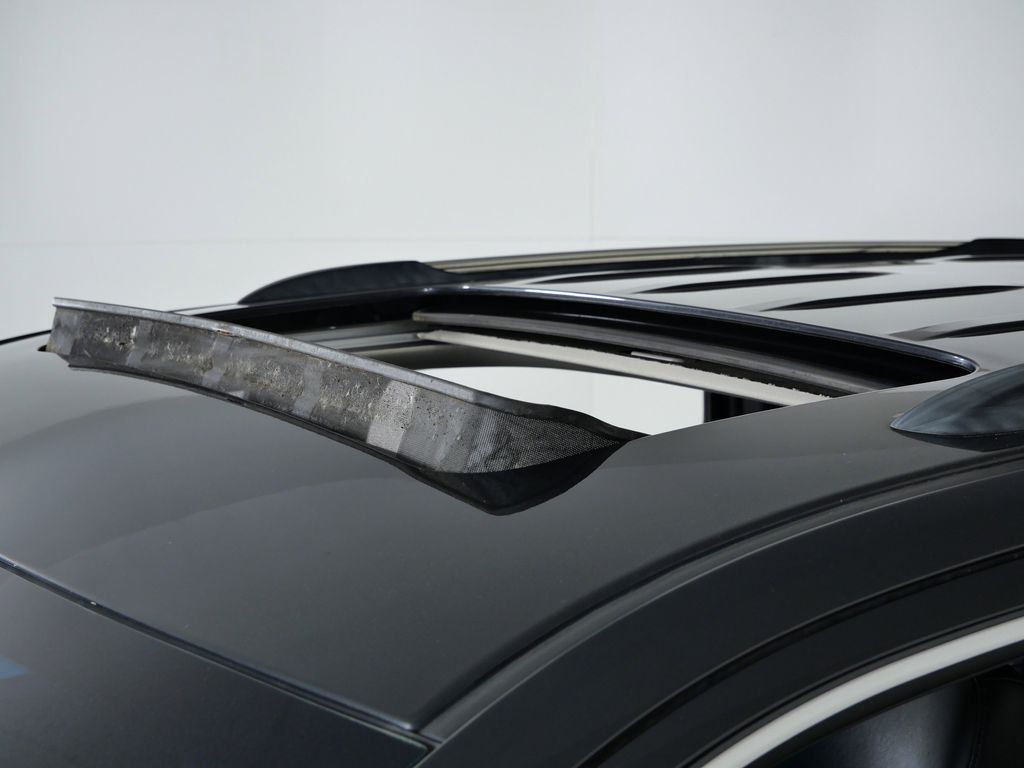 Thumbnail: 2011 Jeep Grand Cherokee - 19