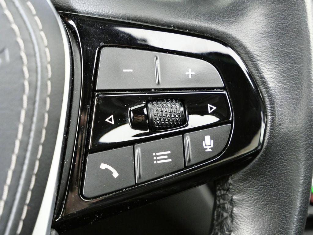 Thumbnail: 2022 BMW 5 Series - 41