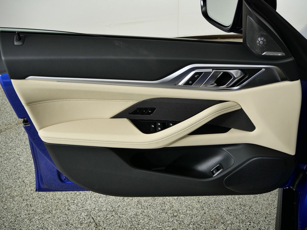 Thumbnail: 2025 BMW i4 - 32