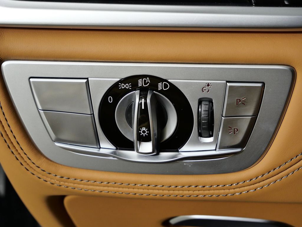 Thumbnail: 2022 BMW 7 Series - 43