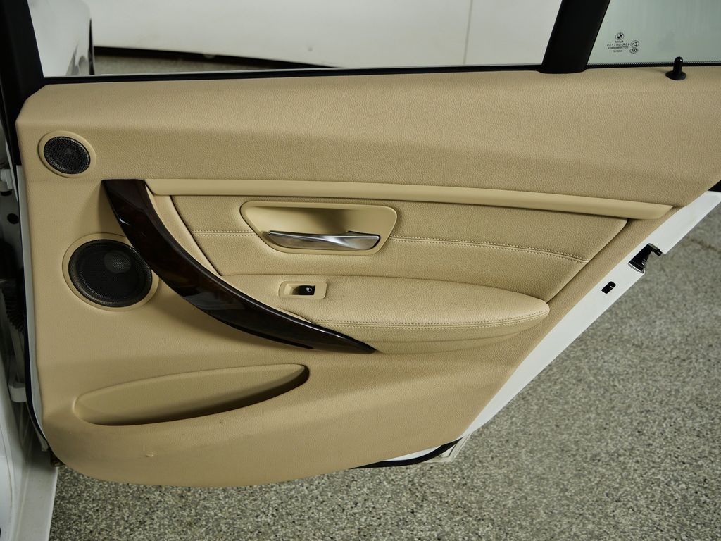 Thumbnail: 2015 BMW 3 Series - 25