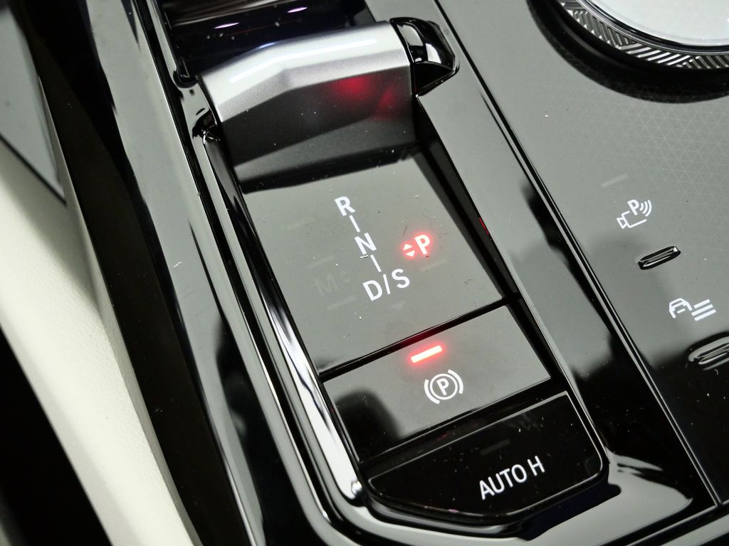 Thumbnail: 2026 BMW 5 Series - 45