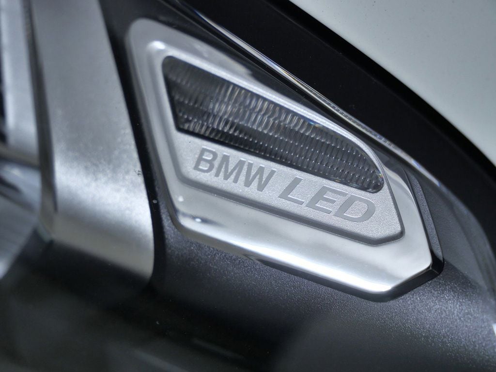 Thumbnail: 2025 BMW 3 Series - 4