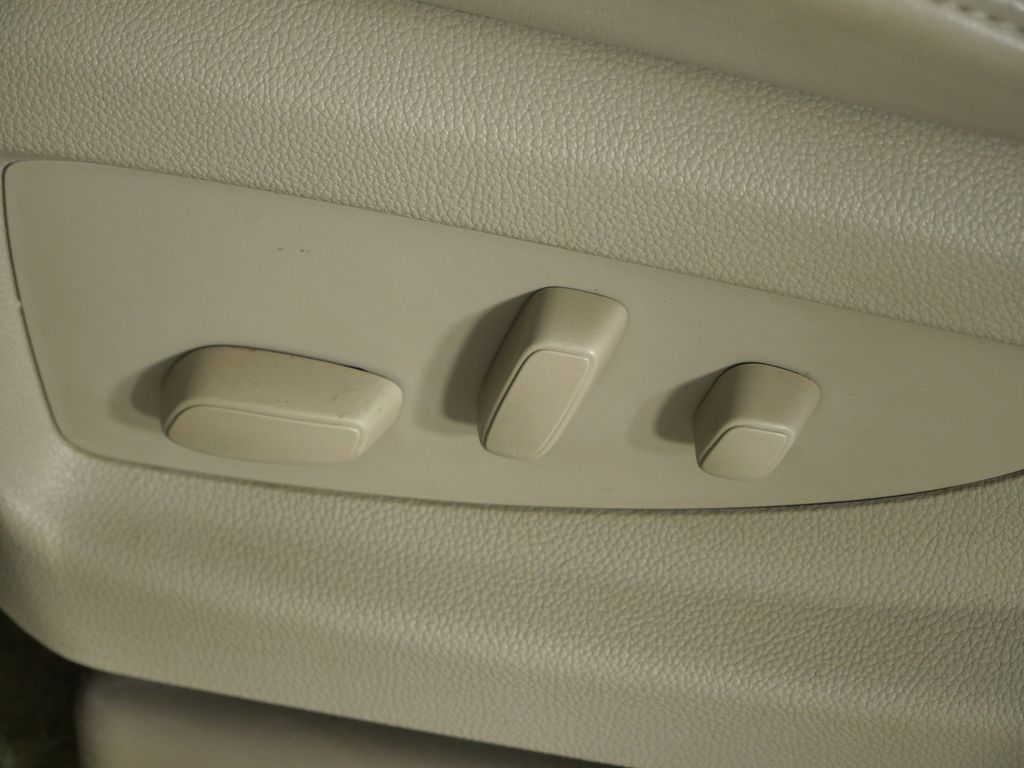 Thumbnail: 2018 GMC Yukon XL - 39