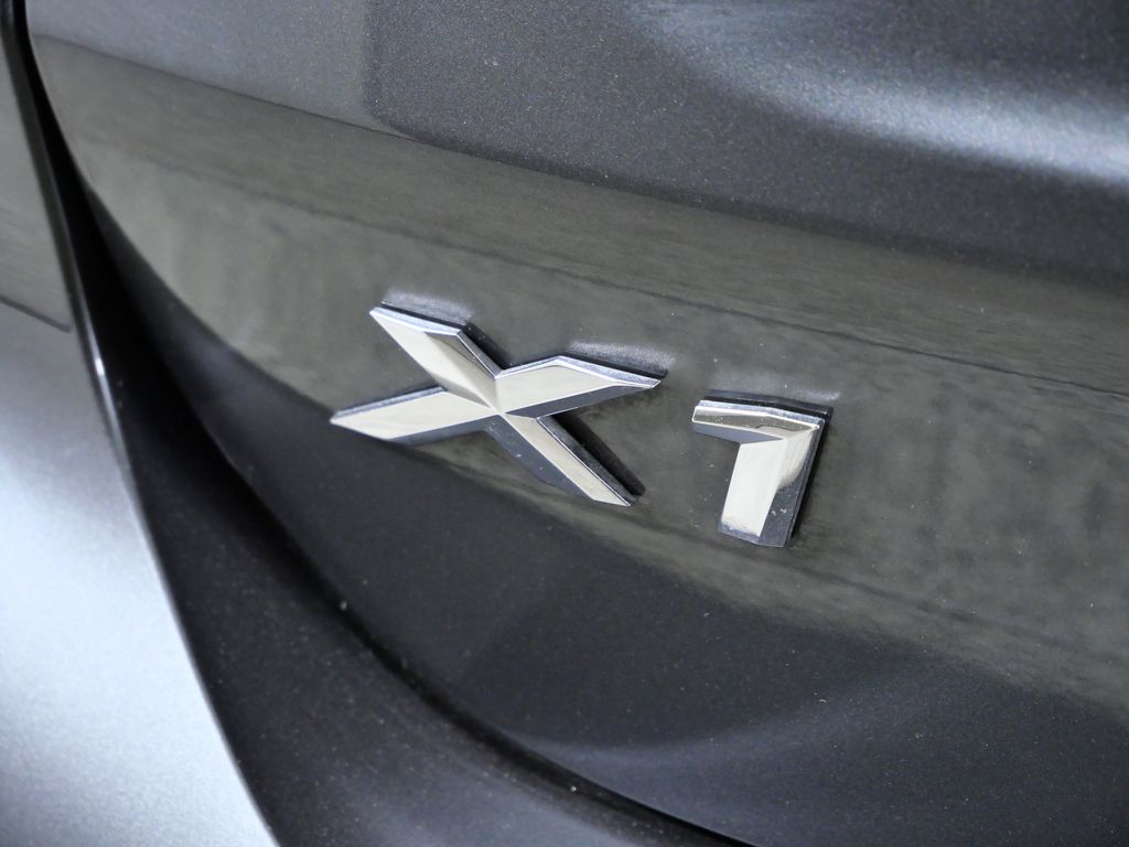 Thumbnail: 2022 BMW X1 - 14