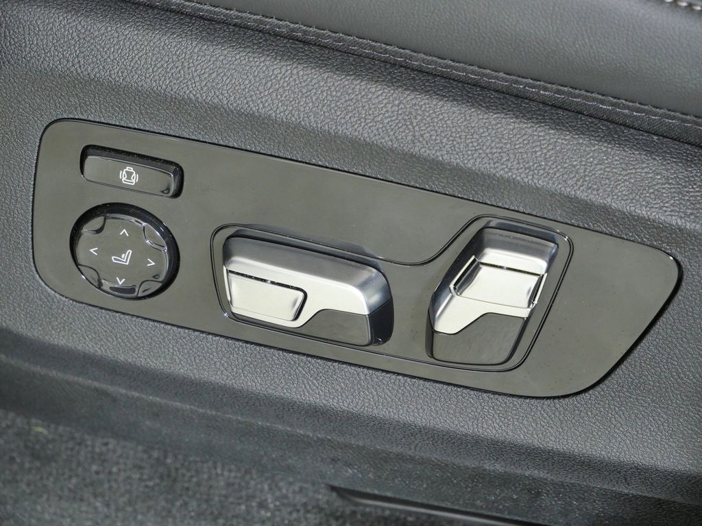 Thumbnail: 2026 BMW X7 - 40