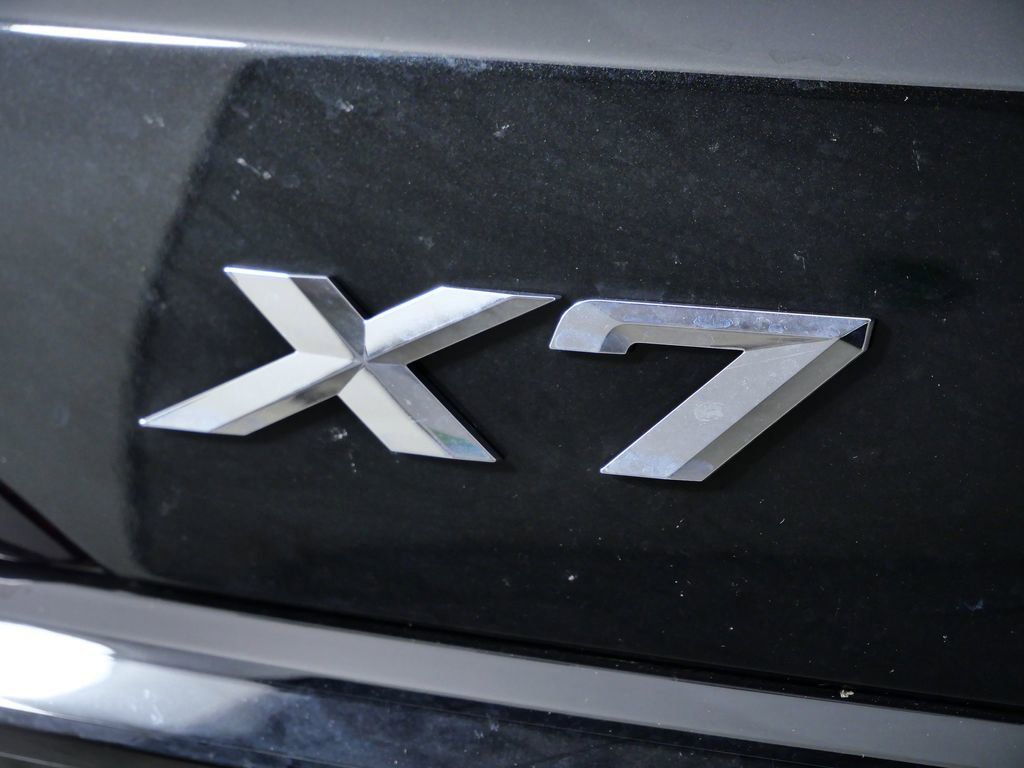 Thumbnail: 2026 BMW X7 - 15