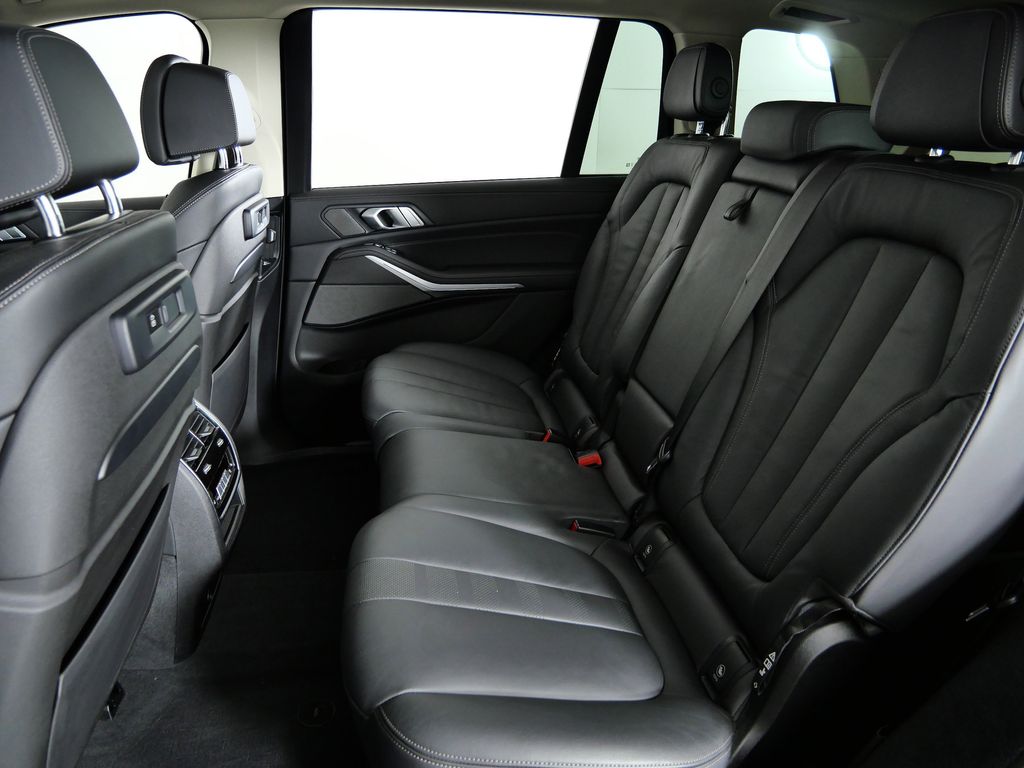 Thumbnail: 2020 BMW X7 - 33