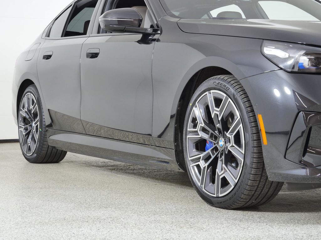 Thumbnail: 2026 BMW i5 - 8