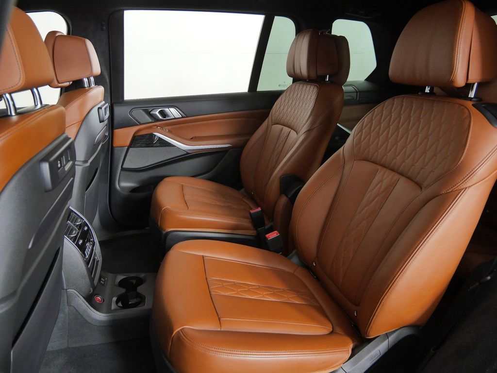Thumbnail: 2021 BMW X7 - 36