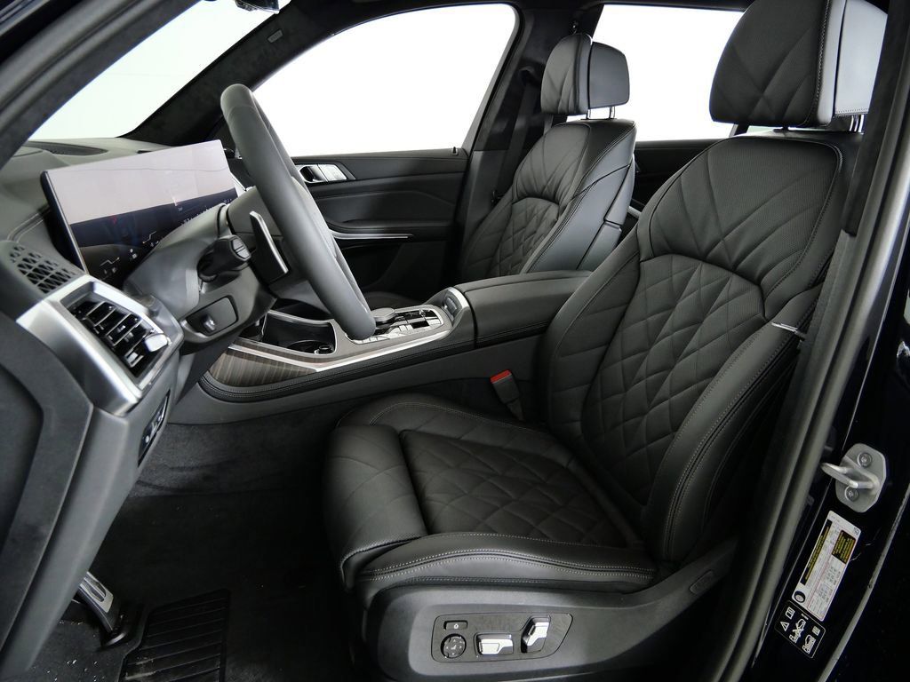 Thumbnail: 2026 BMW X7 - 38