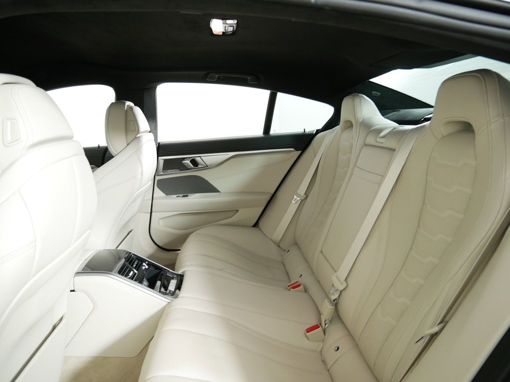 2022 BMW 8 Series M850i xDrive 32