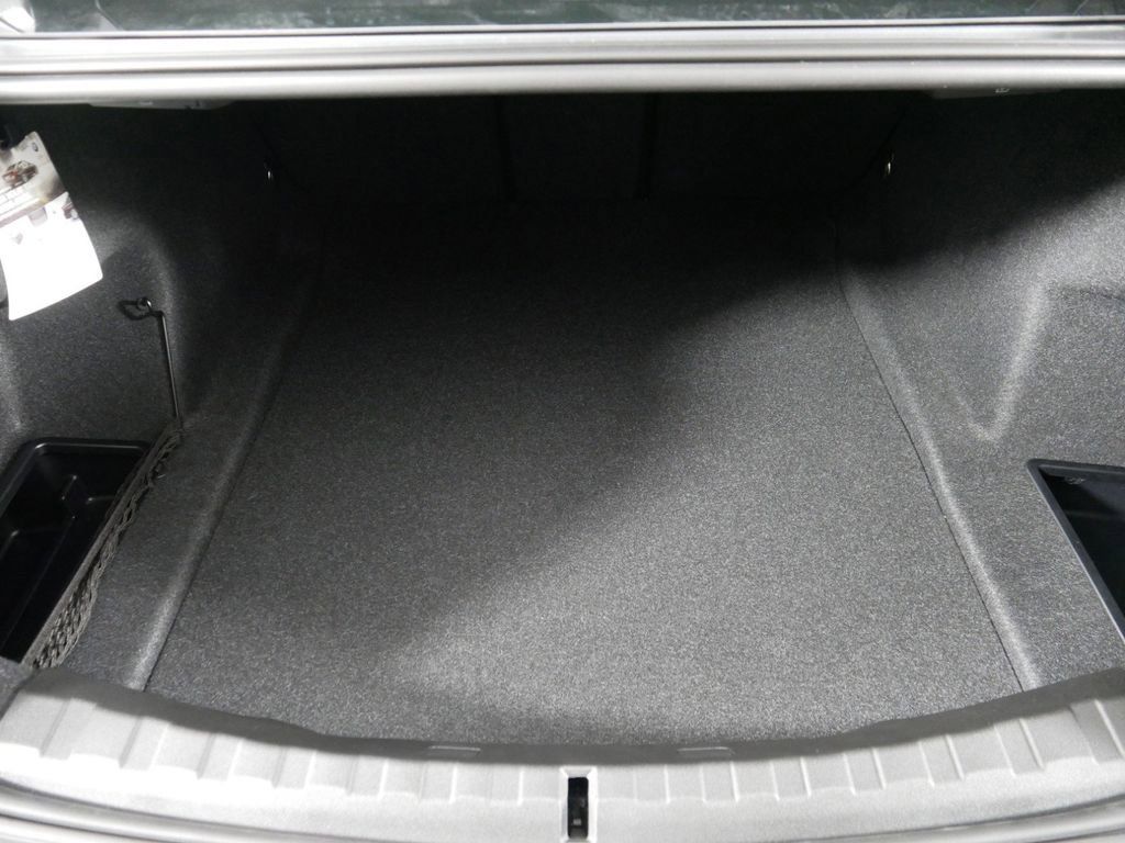 Thumbnail: 2025 BMW 3 Series - 27