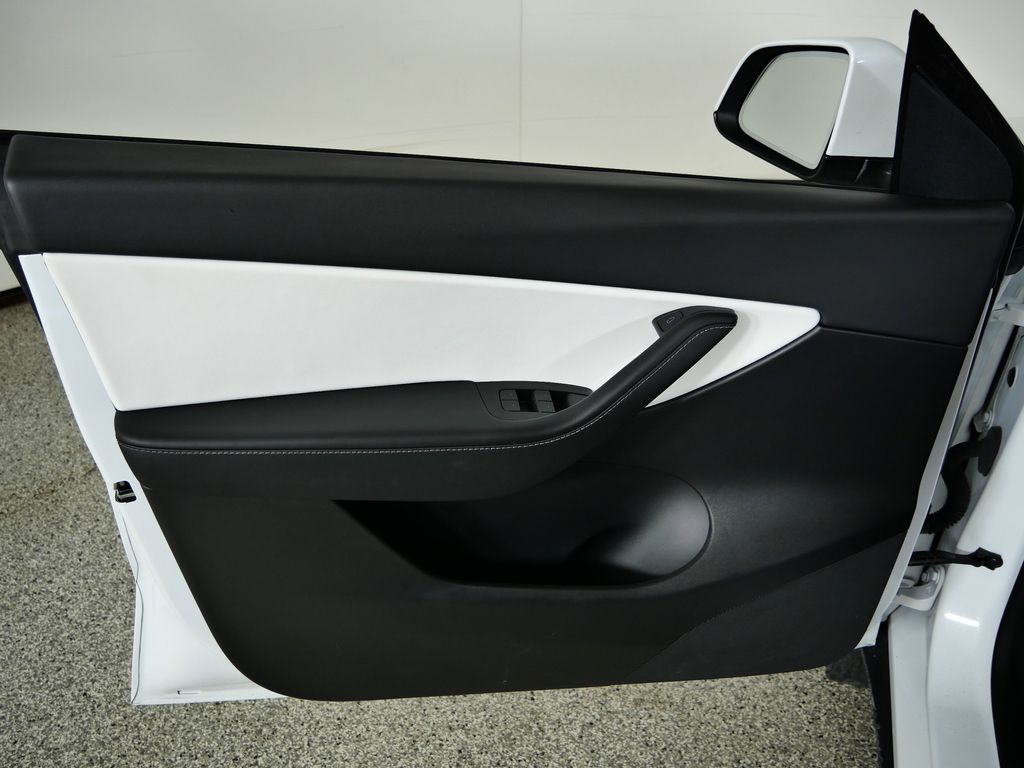 Thumbnail: 2022 Tesla Model Y - 32