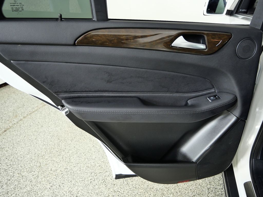 Thumbnail: 2017 Mercedes-Benz GLE - 30