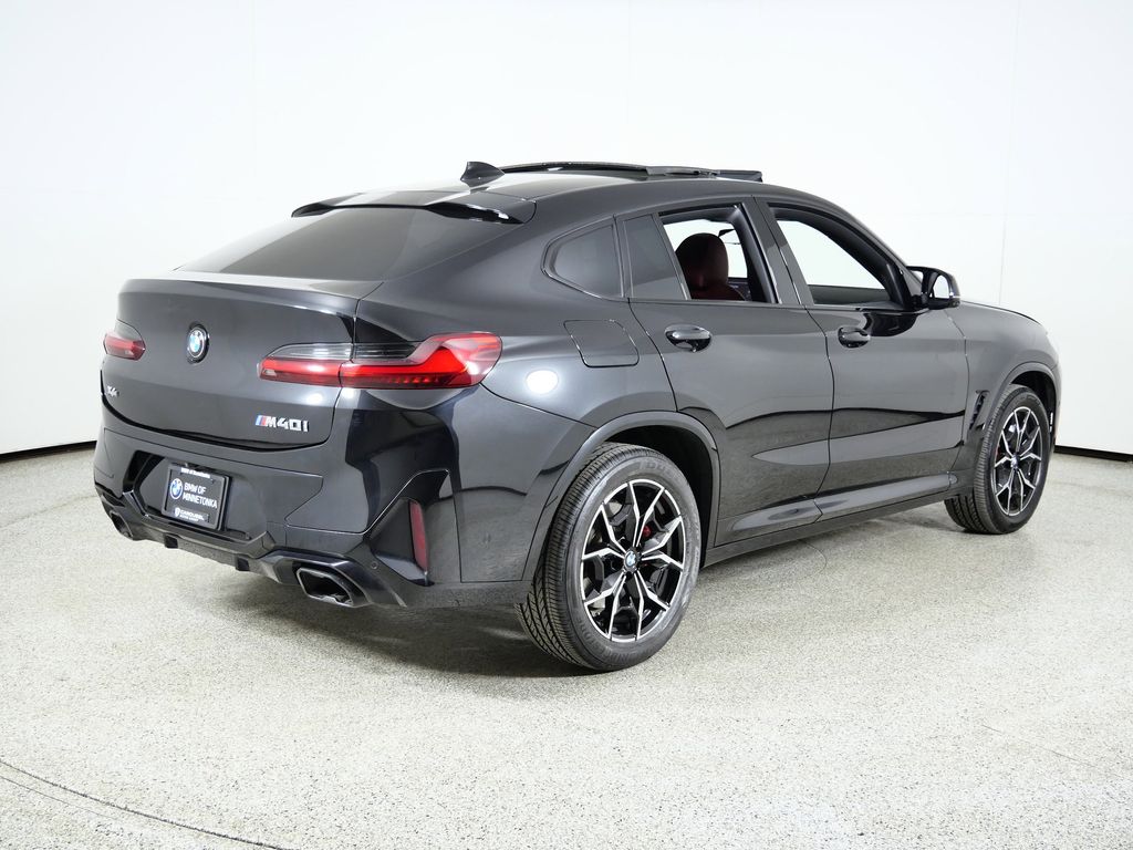 Thumbnail: 2025 BMW X4 - 11