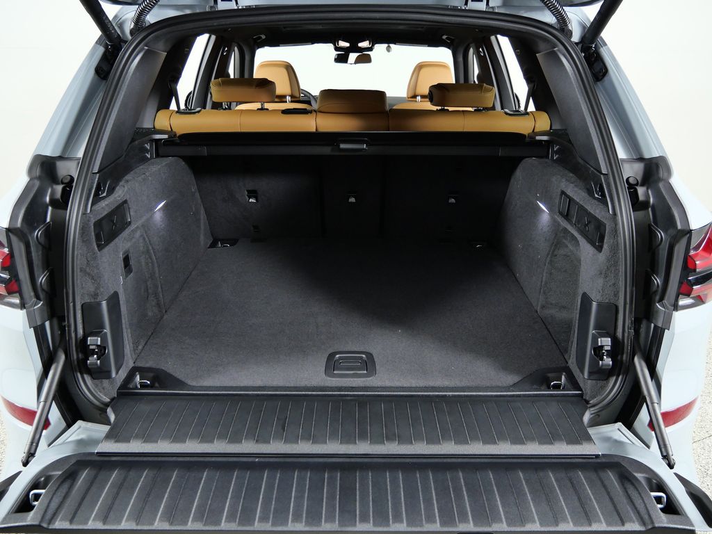 Thumbnail: 2026 BMW X5 - 28