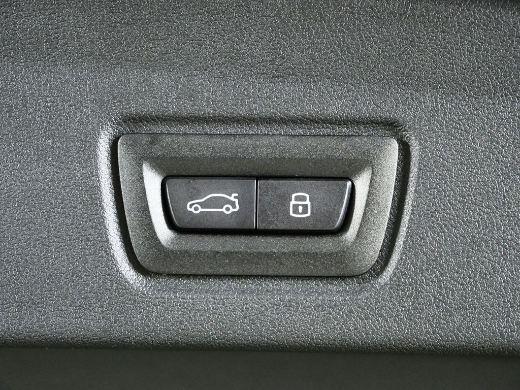 Thumbnail: 2026 BMW i4 - 28