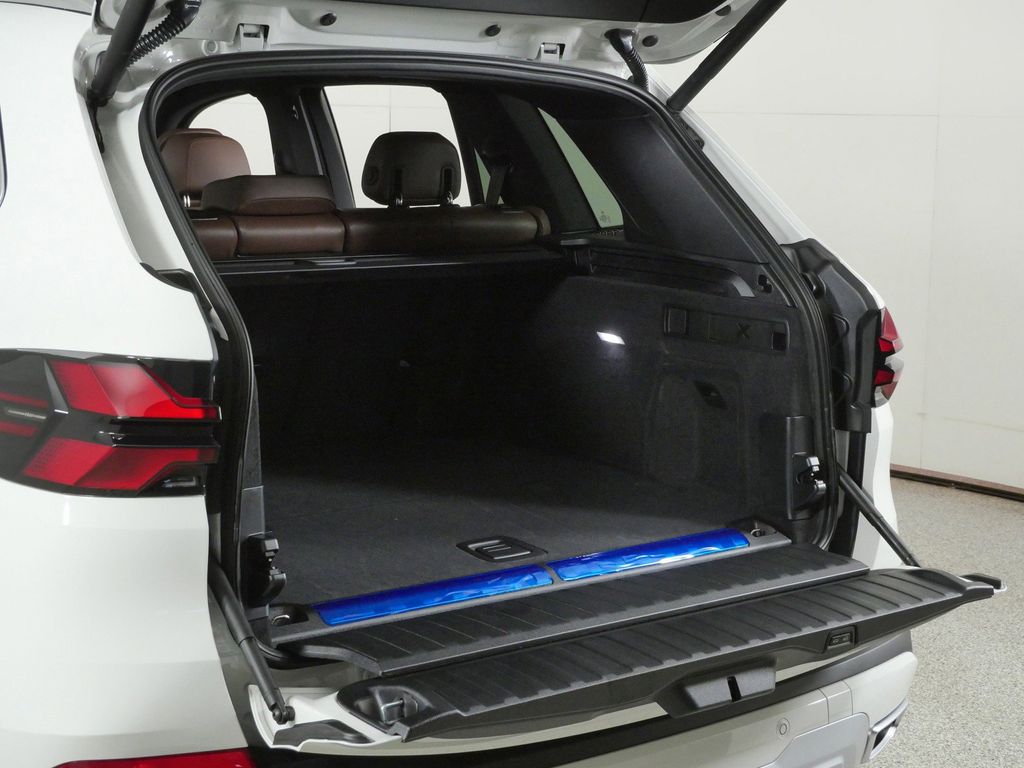 Thumbnail: 2026 BMW X5 - 29