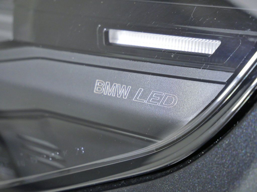 Thumbnail: 2027 BMW 5 Series - 4