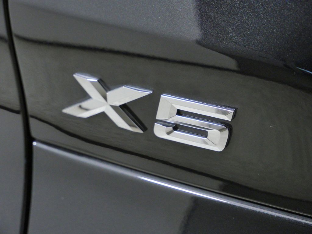 Thumbnail: 2026 BMW X5 - 13