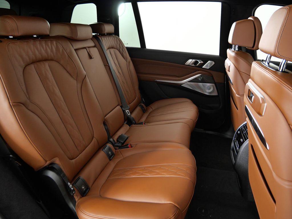 Thumbnail: 2026 BMW X7 - 27