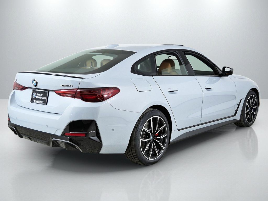Thumbnail: 2026 BMW i4 - 9