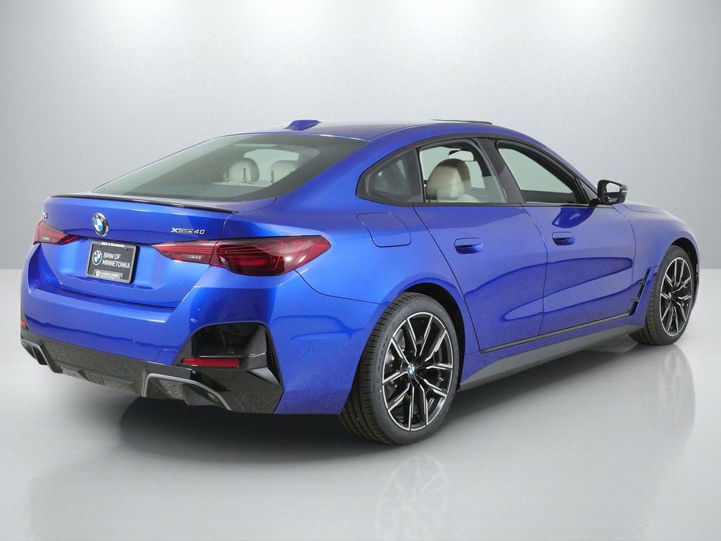 Thumbnail: 2026 BMW i4 - 9