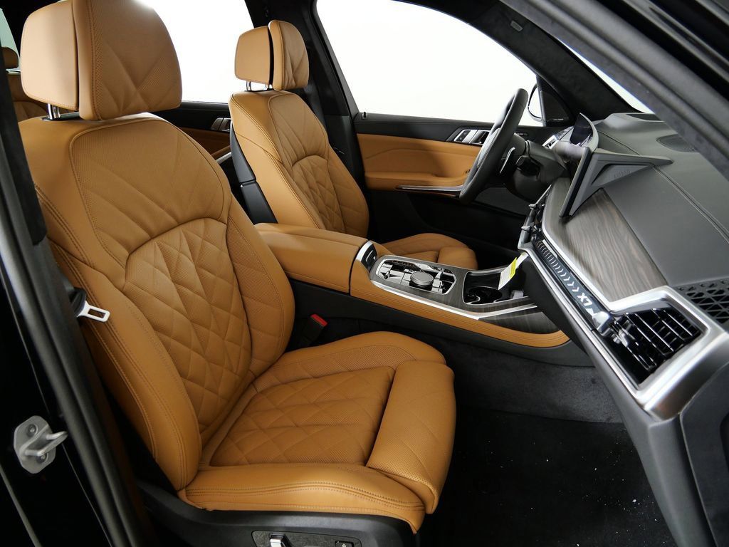 Thumbnail: 2026 BMW X7 - 23