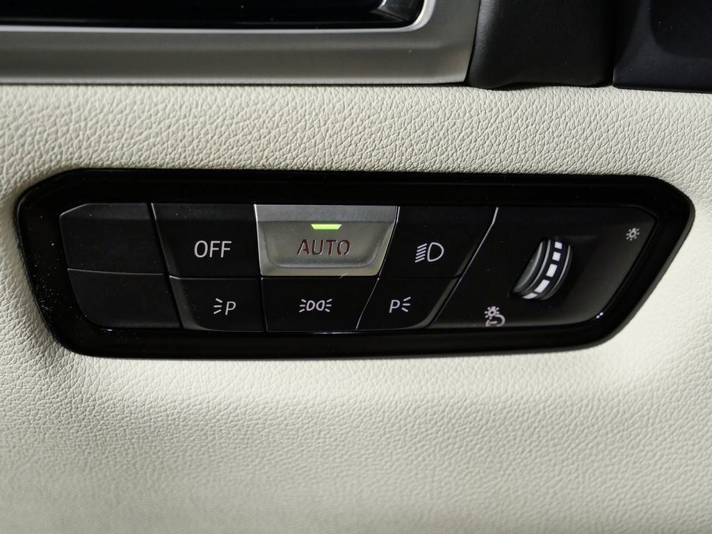 Thumbnail: 2026 BMW 8 Series - 38