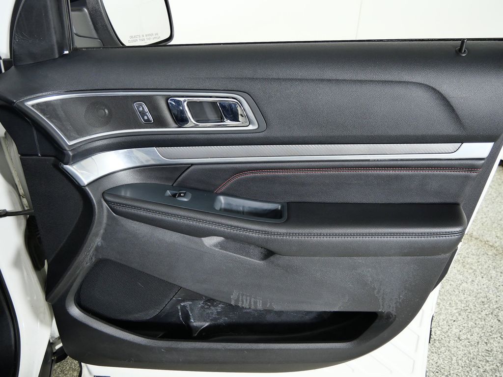 Thumbnail: 2016 Ford Explorer - 20