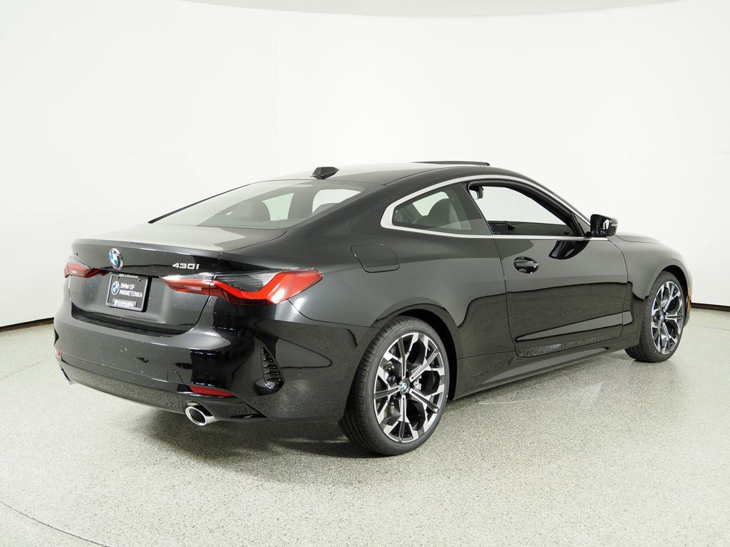 Thumbnail: 2026 BMW 4 Series - 10