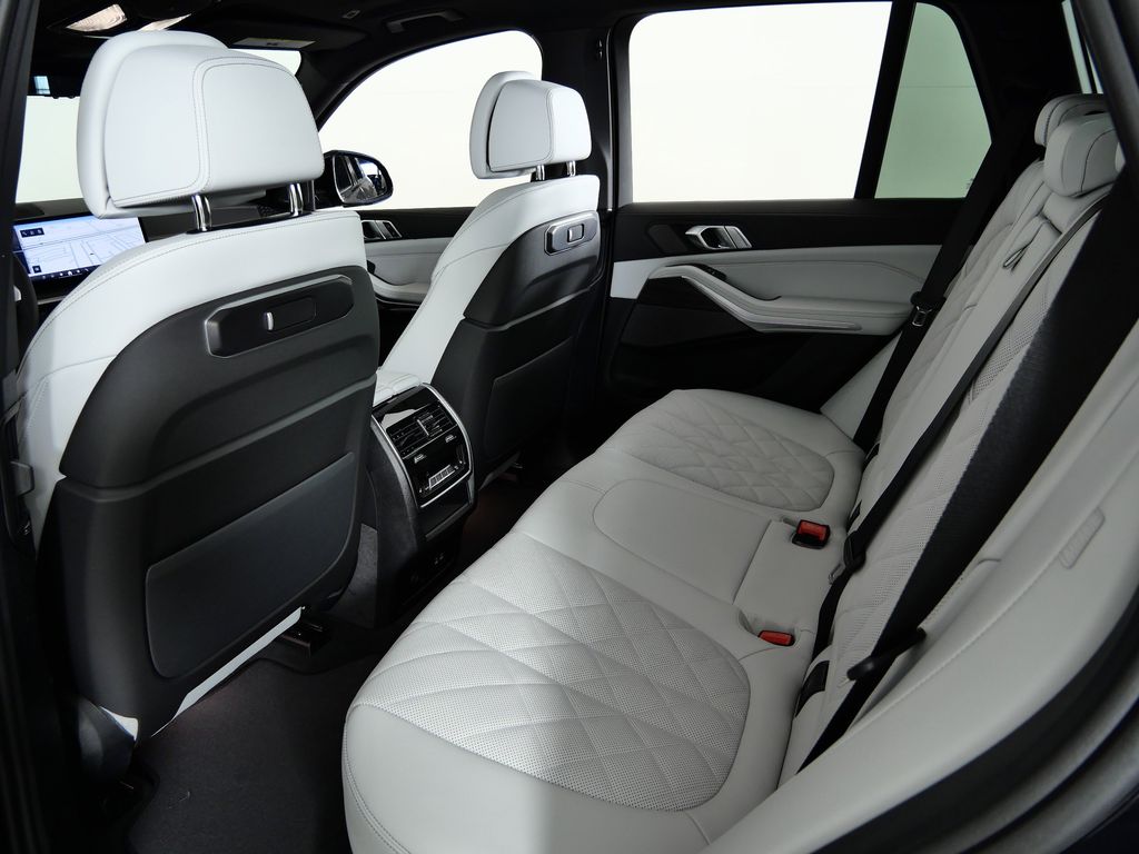 Thumbnail: 2026 BMW X5 - 32