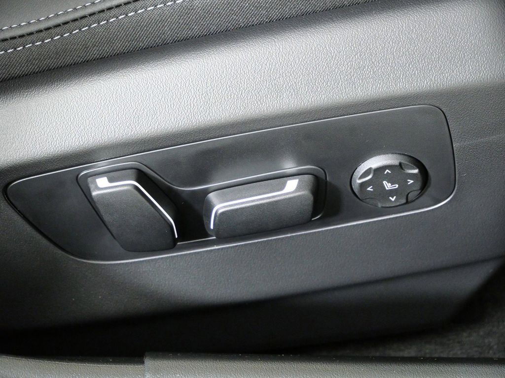 Thumbnail: 2026 BMW 5 Series - 22