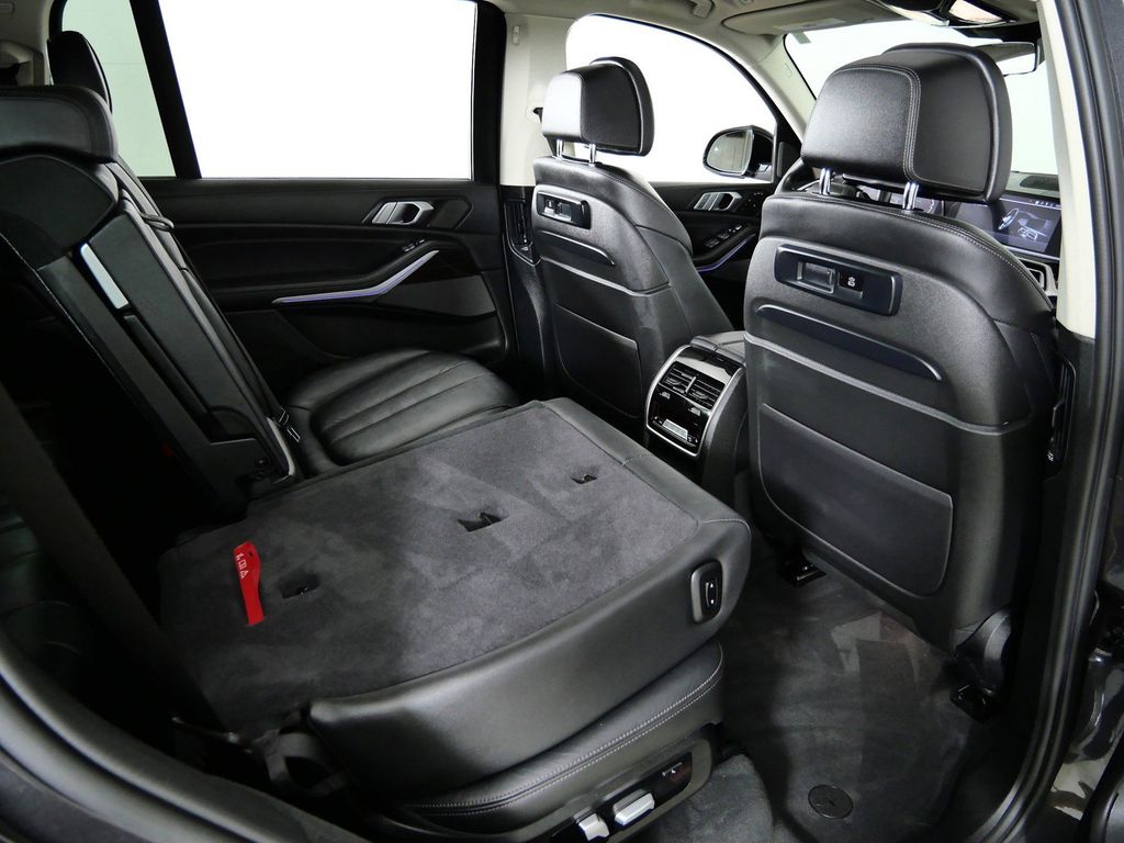 Thumbnail: 2021 BMW X7 - 26