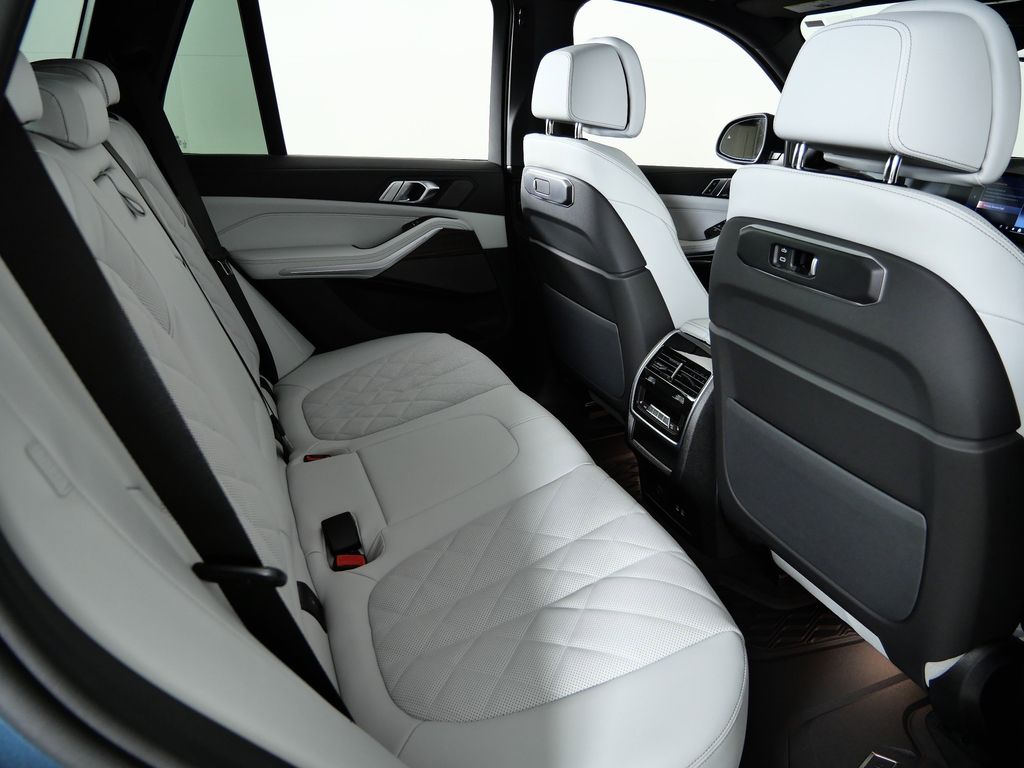 Thumbnail: 2026 BMW X5 - 26