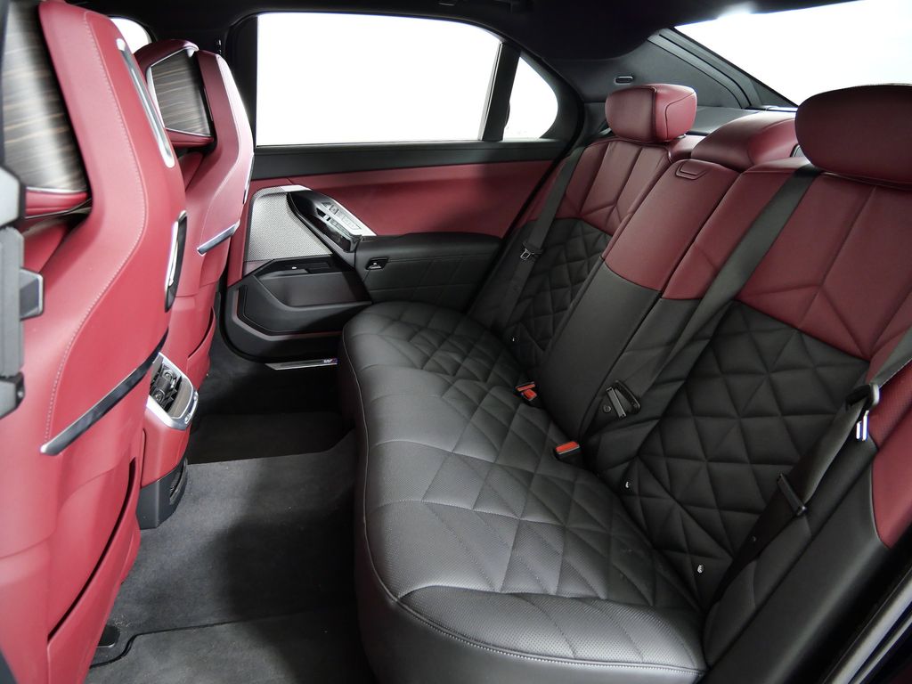 Thumbnail: 2025 BMW 7 Series - 33