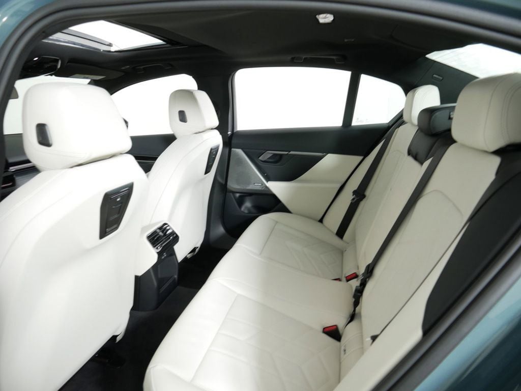 Thumbnail: 2025 BMW 5 Series - 29